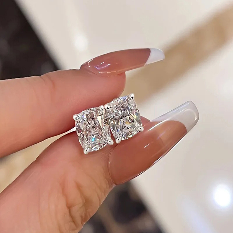 Women's Exquisite Zirconia Square Geometric Stud Earrings, Versatile